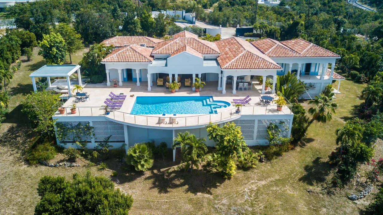 STANDALONE STUNNING VILLA WITH PANORAMIC VIEWS