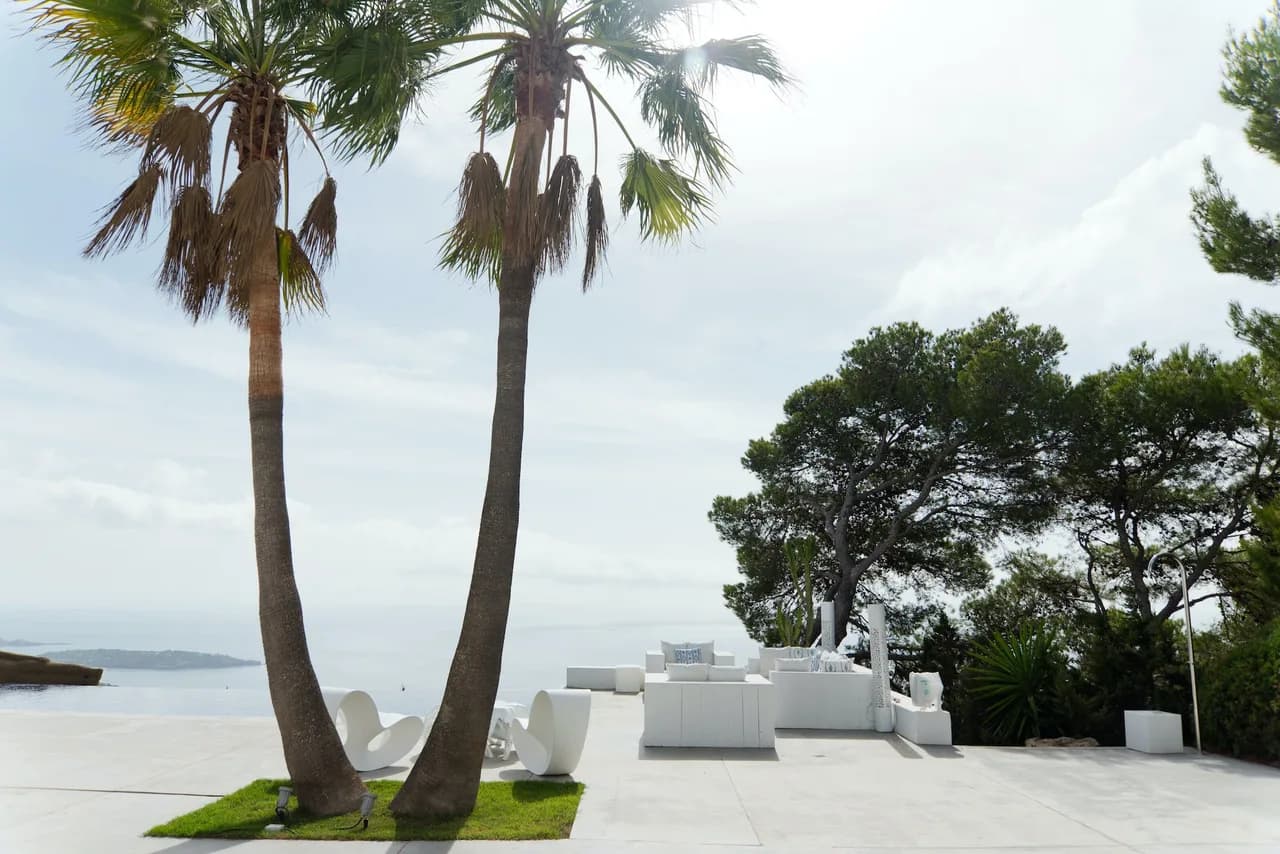 LUXURIOUS VILLA WITH BEAUTIFUL SEA VIEWS photo 3