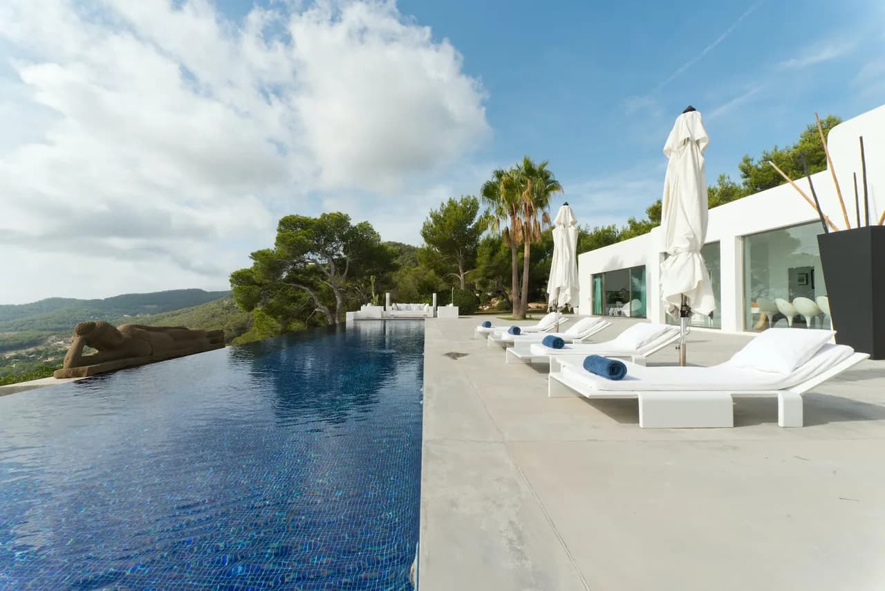 LUXURIOUS VILLA WITH BEAUTIFUL SEA VIEWS photo 4