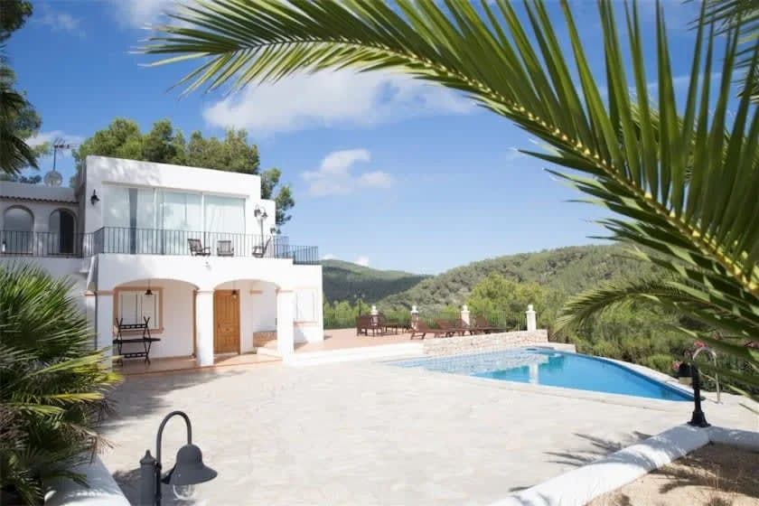 BEAUTIFUL HILLTOP VILLA WITH STUNNING VIEWS photo 2
