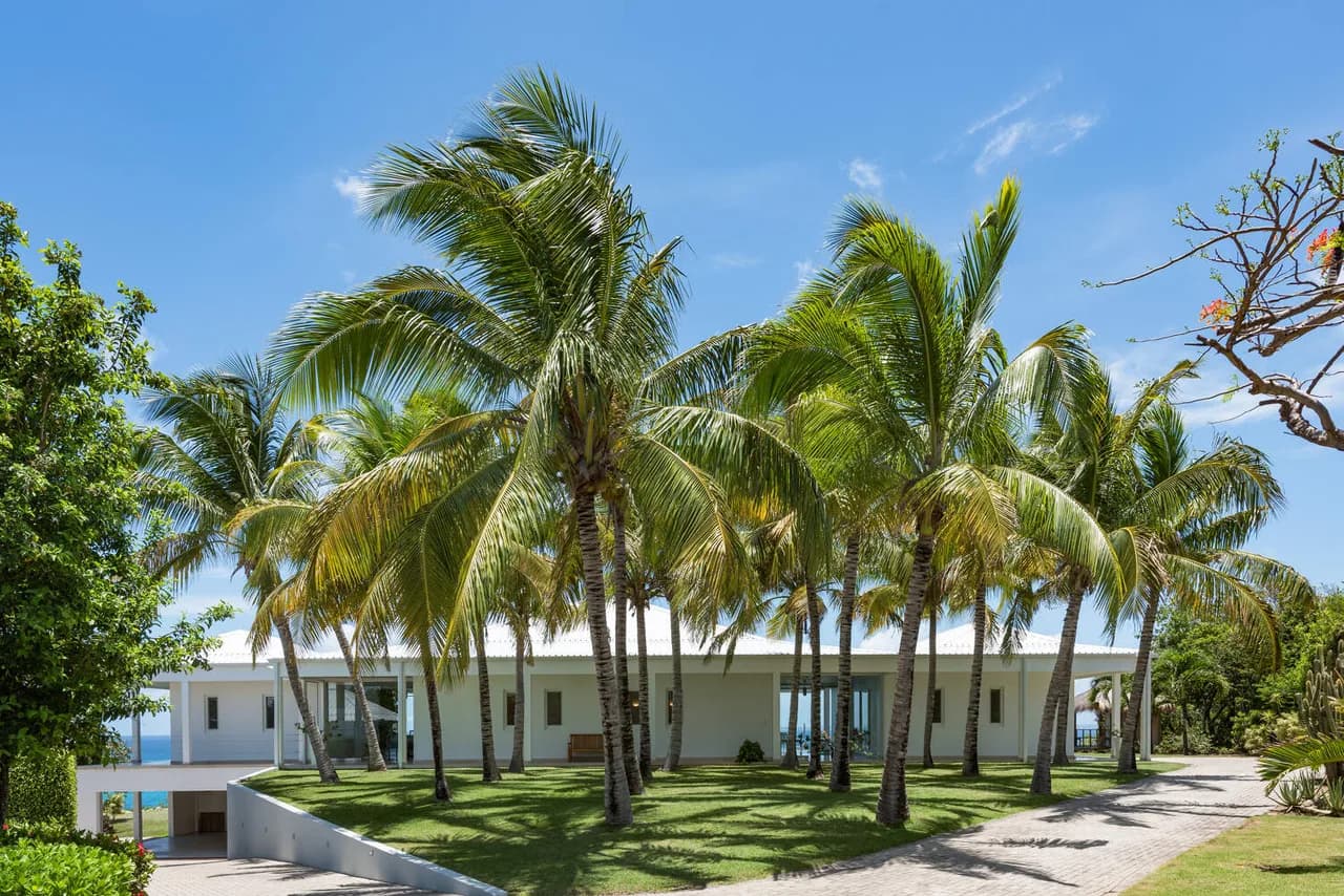PRIME LUXURY VILLA WITH INFINITY POOL photo 2