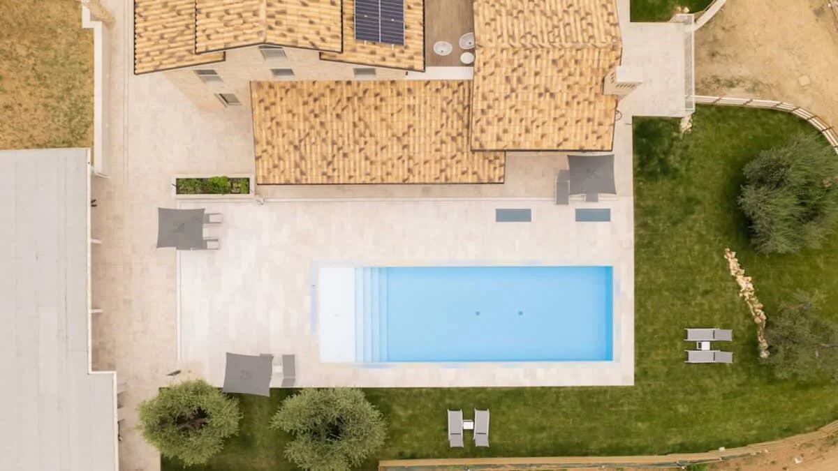 VILLA WITH SALT WATER INFINITY POOL AND SURROUNDED WITH FRUIT TREES photo 3