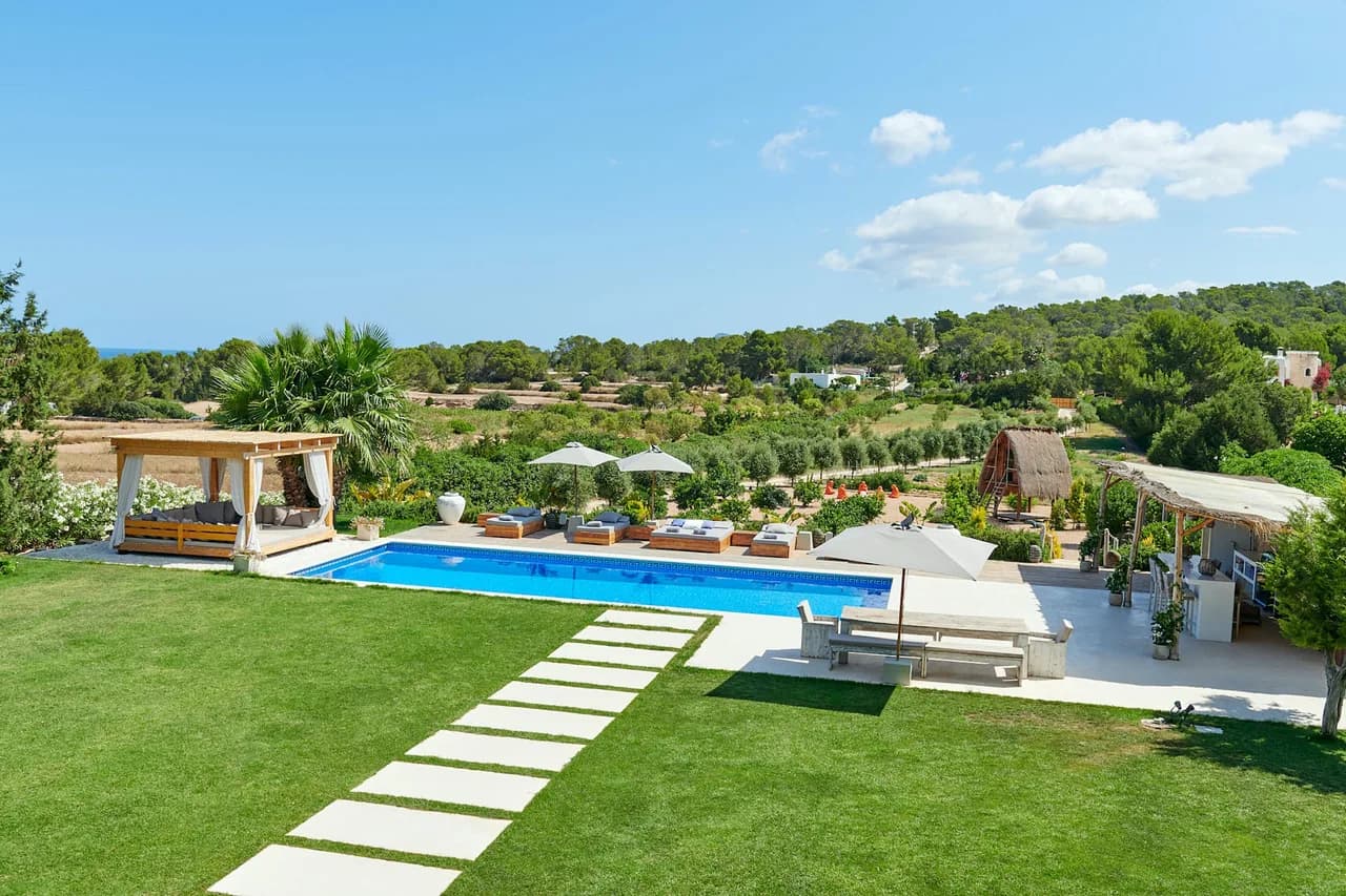 BEAUTIFULLY DESIGNED VILLA NEAR THE BEACH photo 5