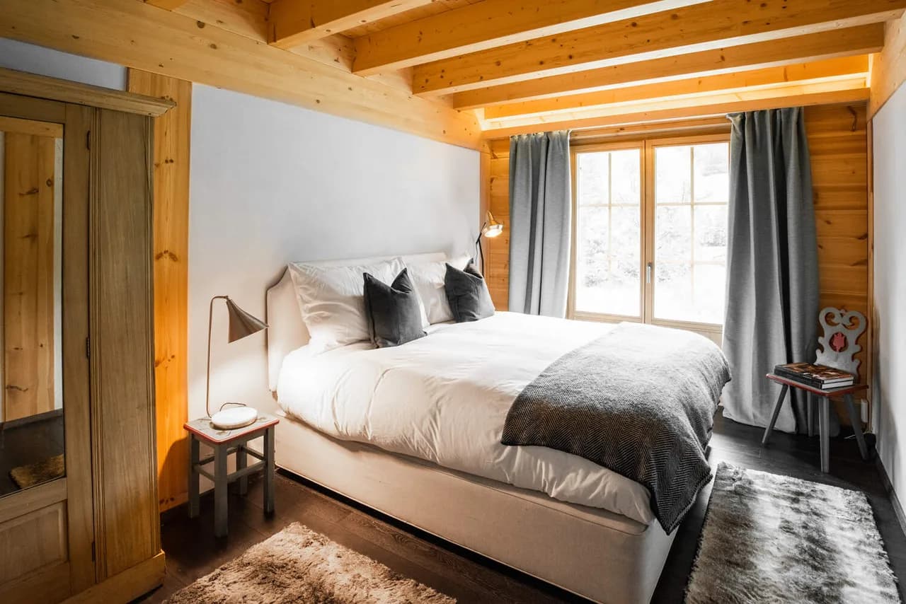 GORGEOUS ALPINE CHALET WITH STUNNING MOUNTAIN VIEWS photo 3