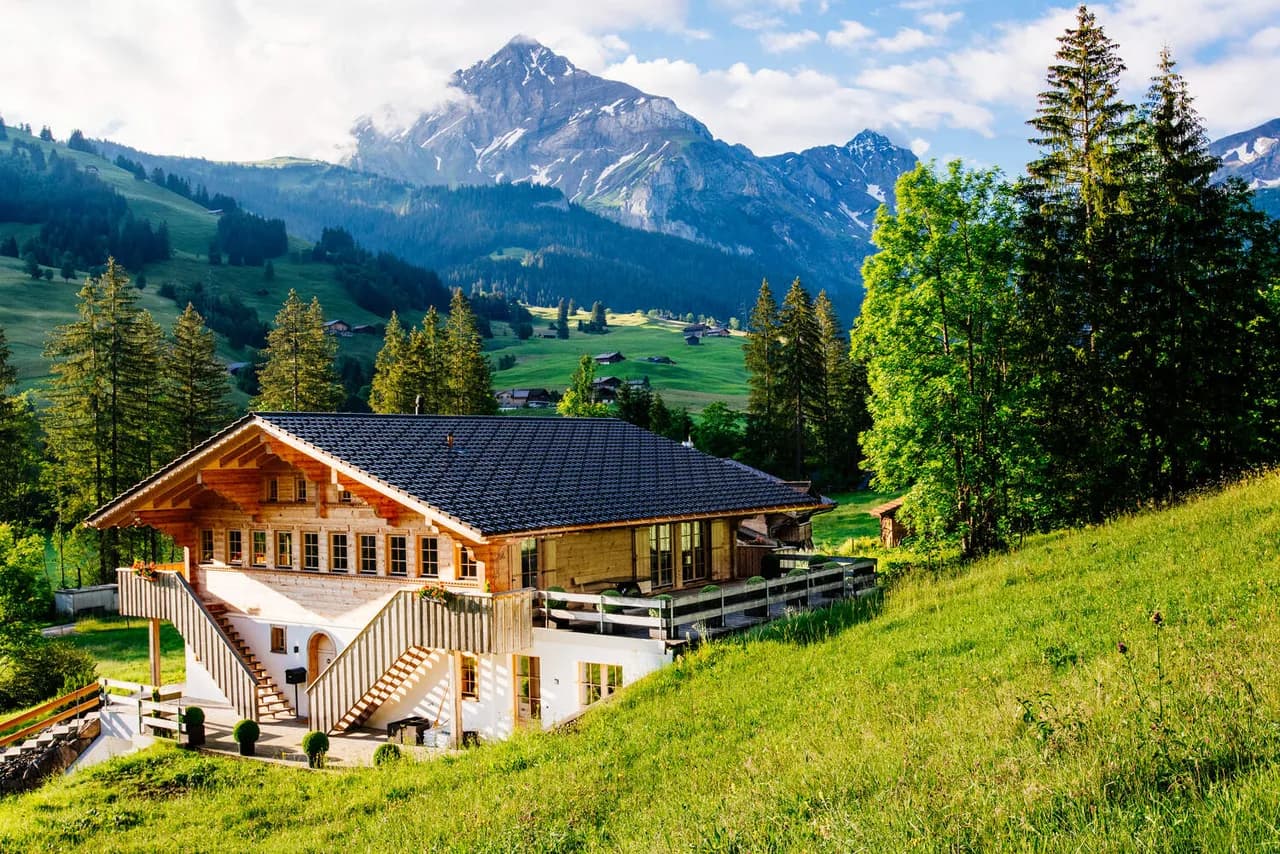 GORGEOUS ALPINE CHALET WITH STUNNING MOUNTAIN VIEWS photo 4