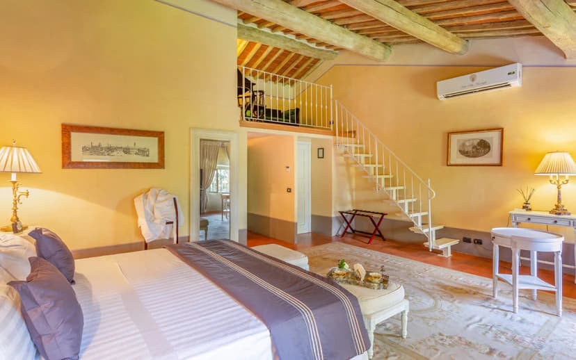 BEAUTIFUL HILLTOP VILLA OVERLOOKING TUSCANY