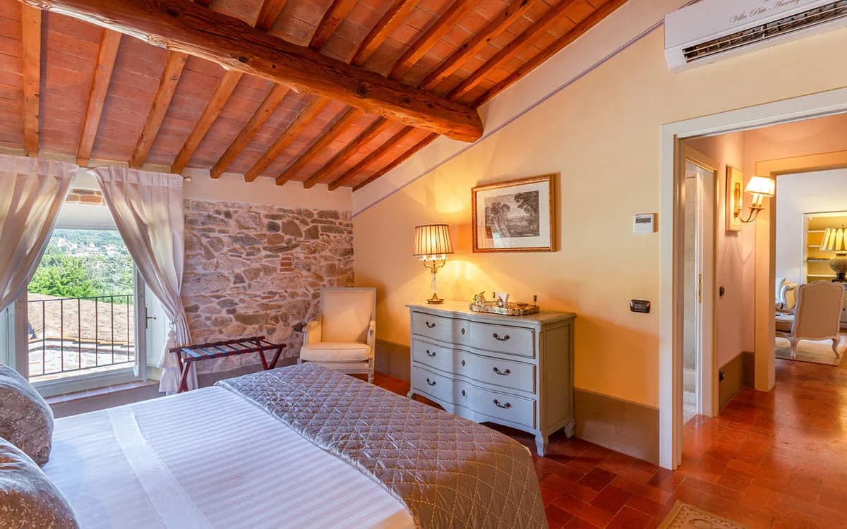BEAUTIFUL HILLTOP VILLA OVERLOOKING TUSCANY photo 2