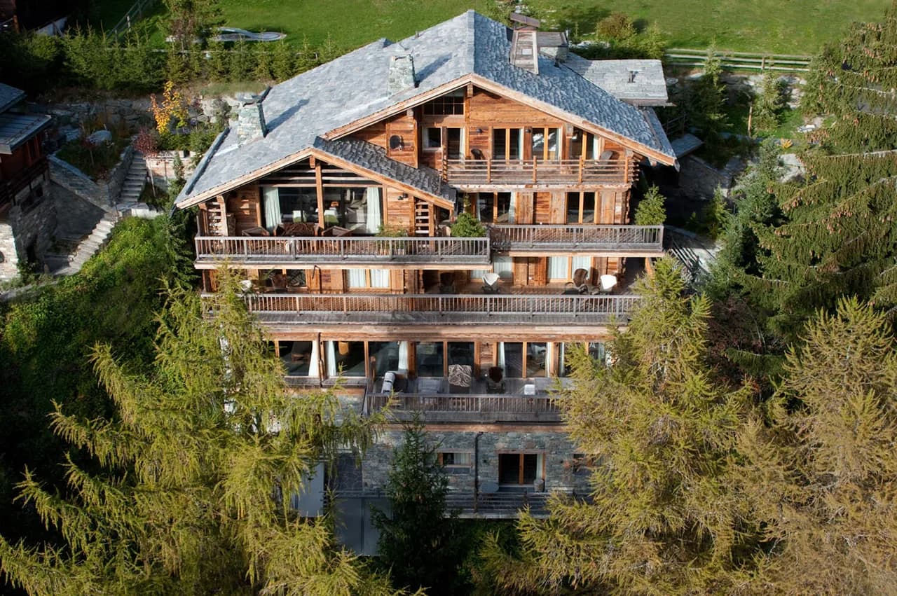 EXTRAVAGANT DELUXE CHALET WITH INDOOR POOL AND JACUZZI