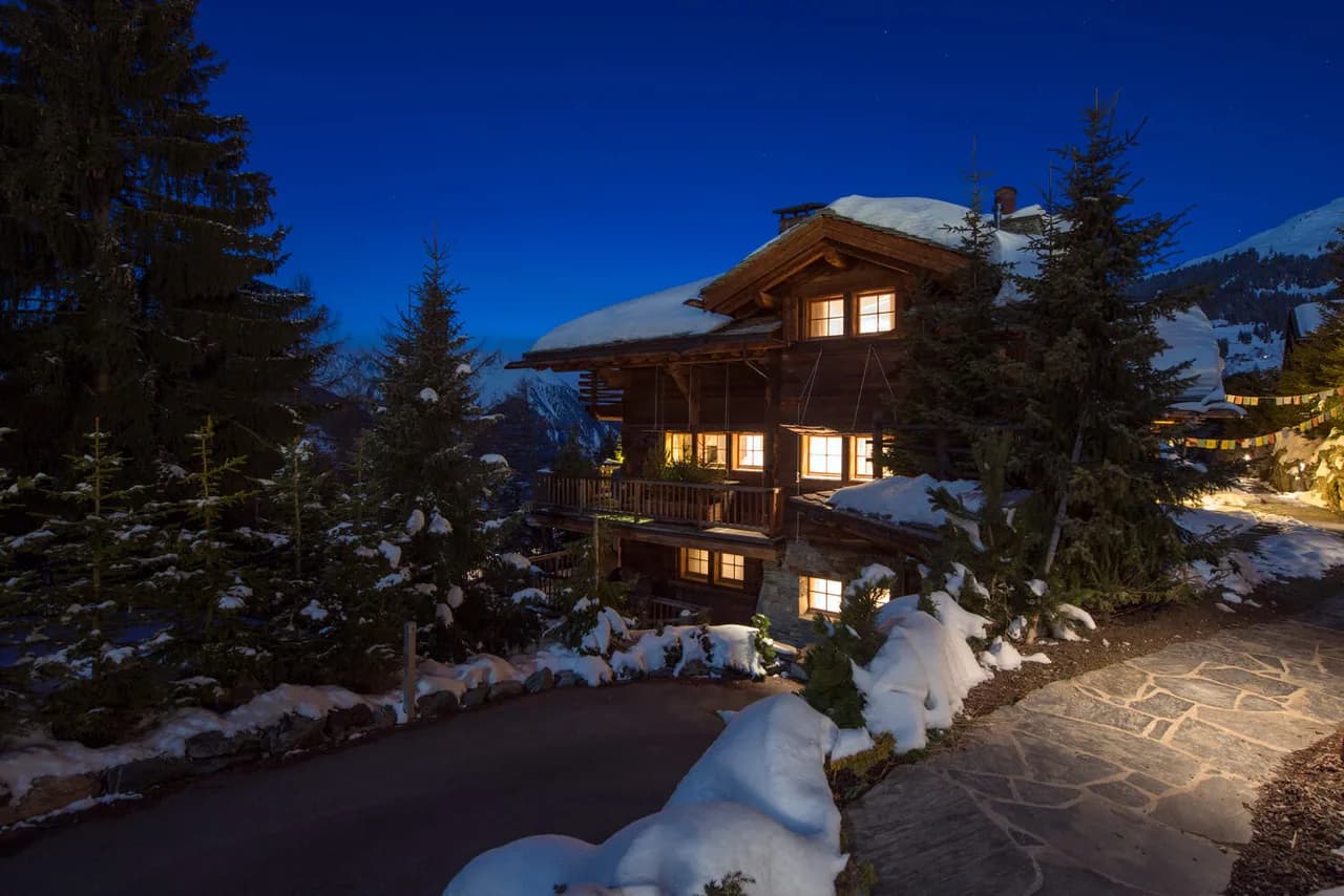 EXTRAVAGANT DELUXE CHALET WITH INDOOR POOL AND JACUZZI photo 2