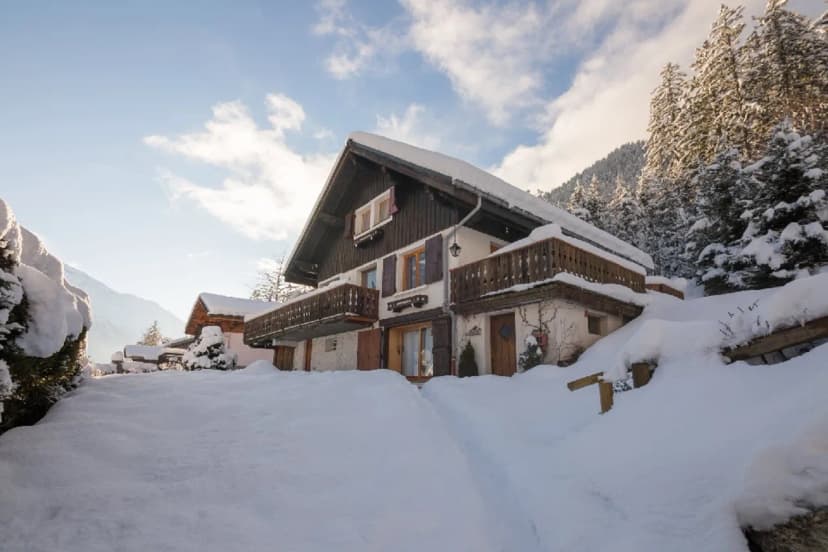 Lovely Chalet With Majestic Mont Blanc Scenery