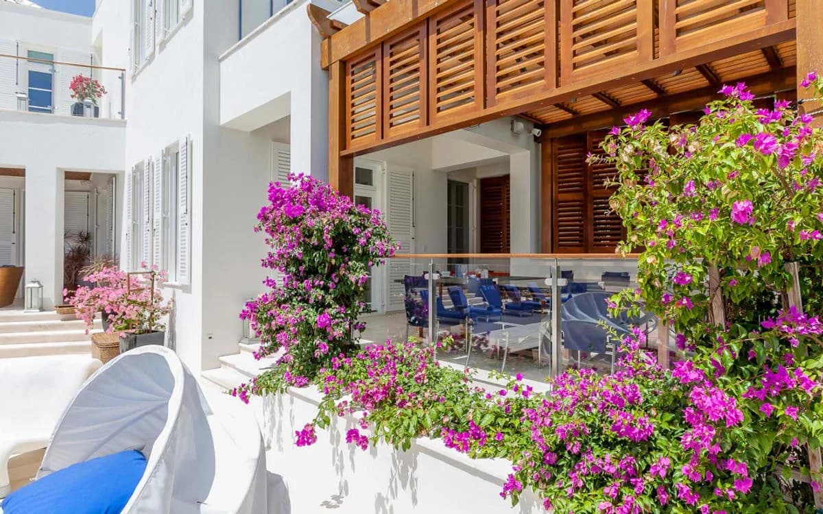GORGEOUS 9BR ESTATE IN BARNES BAY photo 4