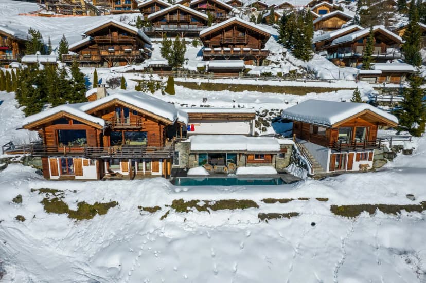 PRIME LUXURIOUS CHALET WITH PRIVATE HEATED POOL