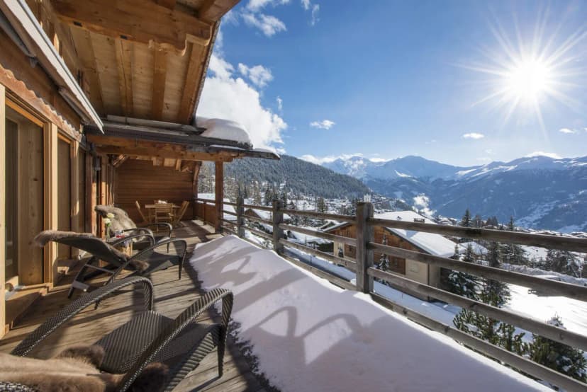 ELEGANT PENTHOUSE WITH SCENIC MOUNTAIN VIEWS