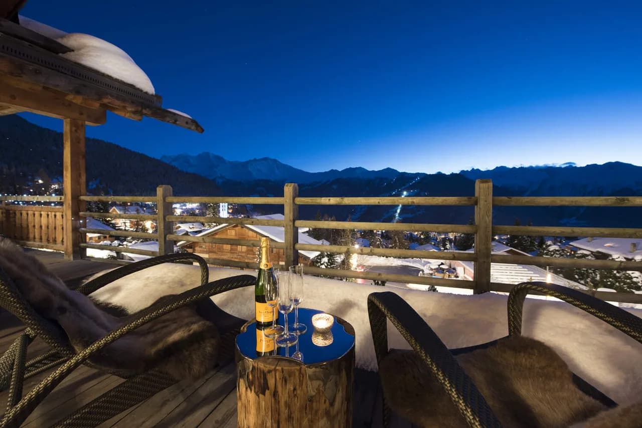ELEGANT PENTHOUSE WITH SCENIC MOUNTAIN VIEWS photo 3