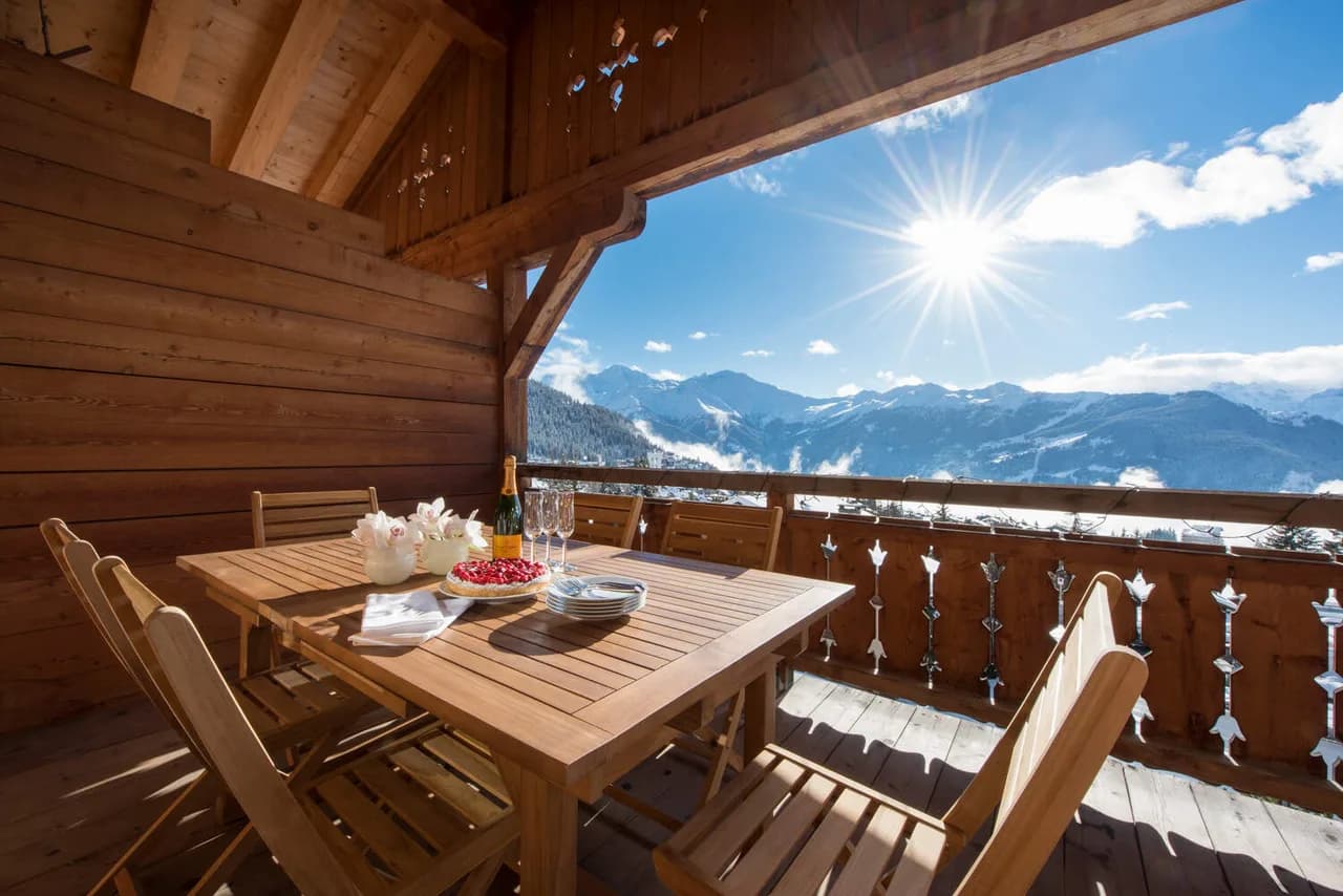 ELEGANT PENTHOUSE WITH SCENIC MOUNTAIN VIEWS photo 4