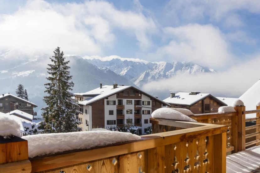 Luxurious Penthouse with Mountain Views