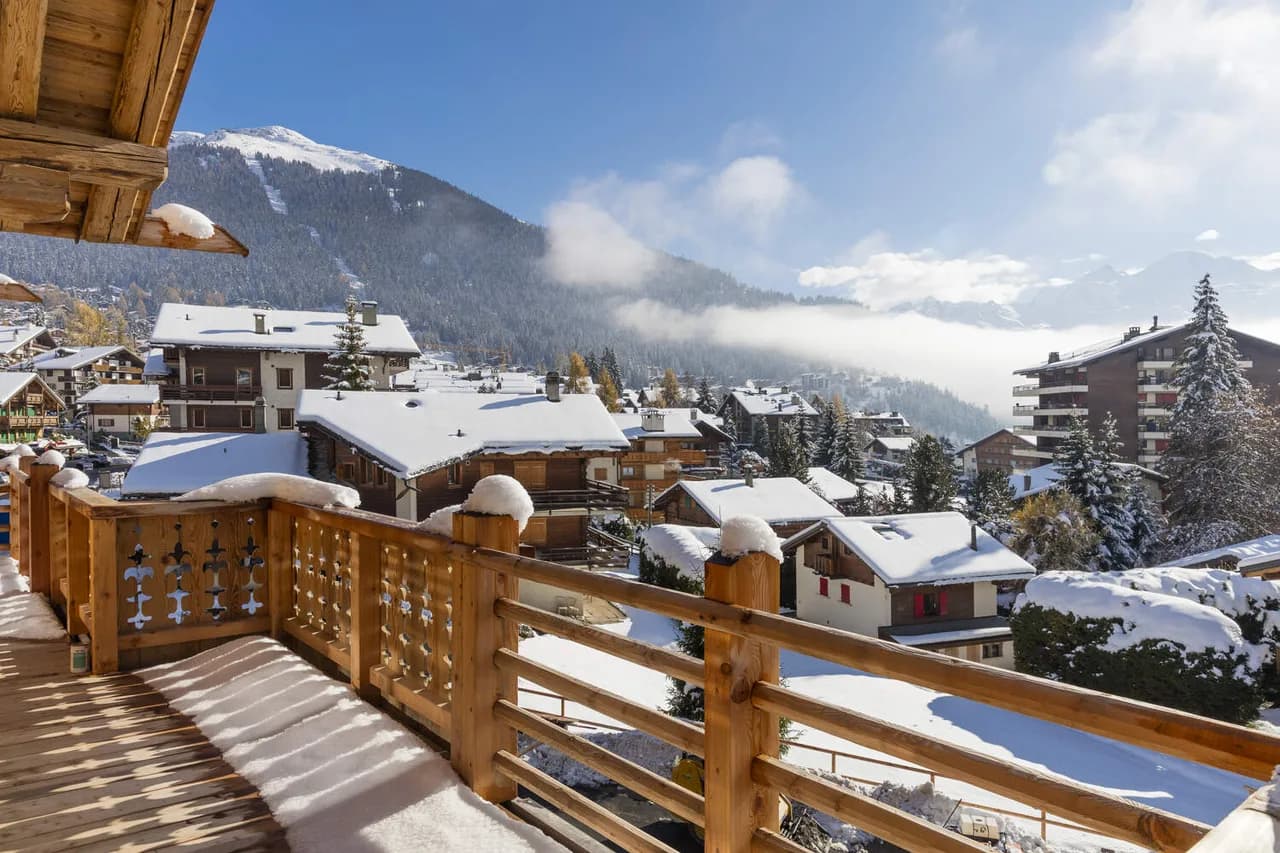 Luxurious Penthouse with Mountain Views photo 2