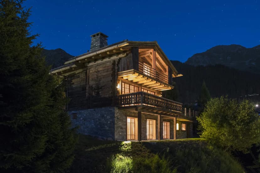 Gorgeous Chalet with Mountain Views