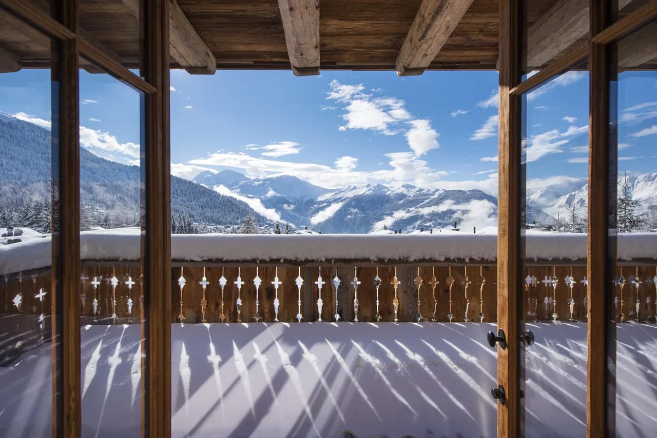 Gorgeous Chalet with Mountain Views photo 4