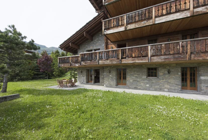 Chalet with Stunning Mountain Views