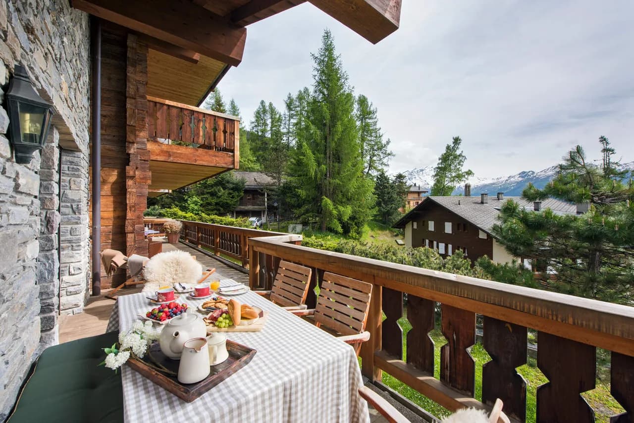 Chalet with Stunning Mountain Views photo 3