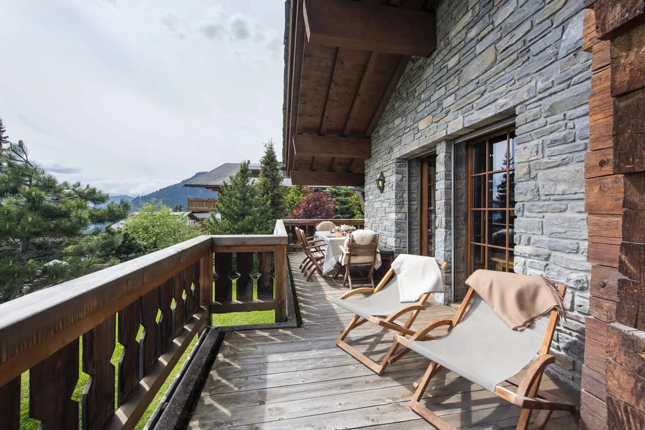 Chalet with Stunning Mountain Views photo 4