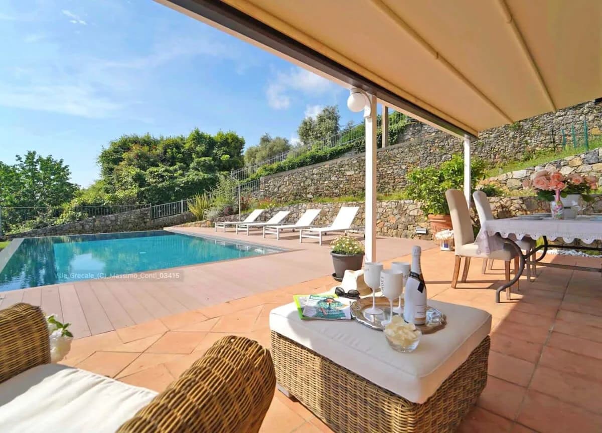 Expansive Estate with Modern Stylish Ambiance photo 3