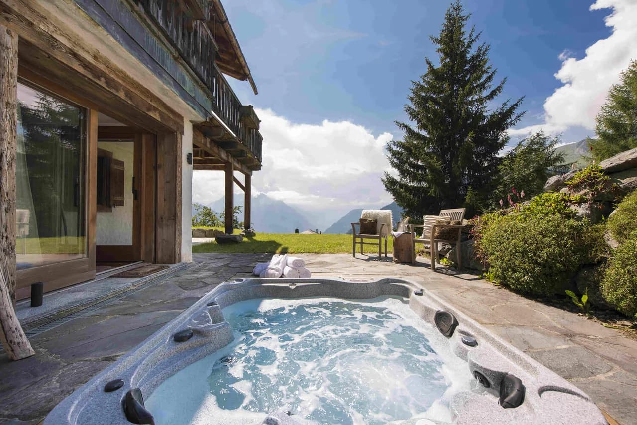 TRADITIONAL WOODEN CHALET WITH OUTDOOR JACUZZI AND MEDITATION ROOM photo 5