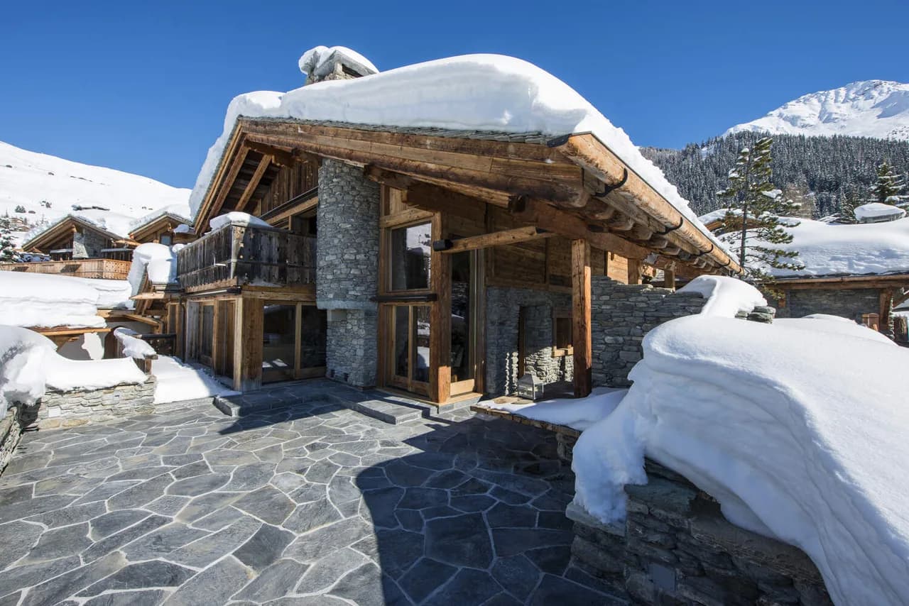 ICONIC CHALET WITH INDOOR POOL AND JACUZZI photo 2