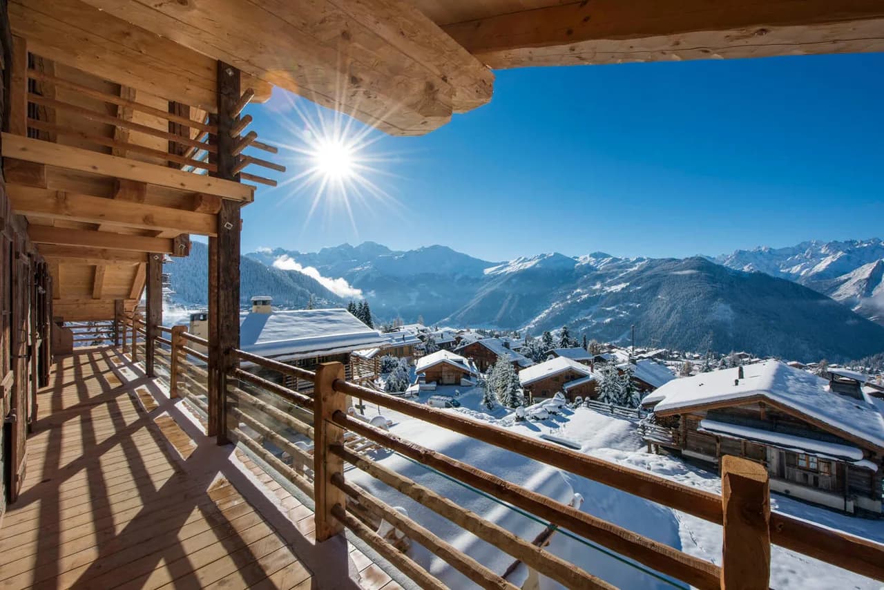 GRAND MAJESTIC CHALET WITH HEATED POOL AND OUTDOOR JACUZZI photo 2
