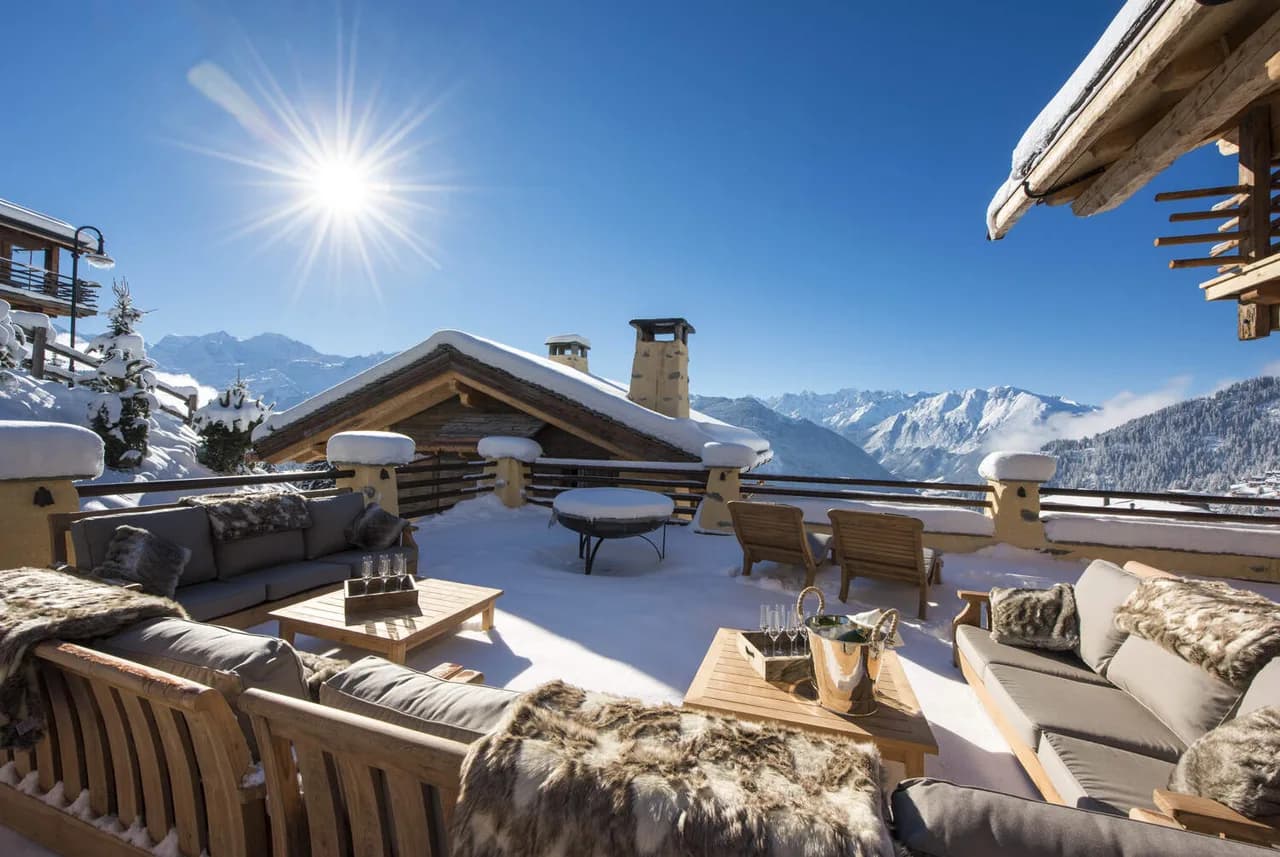 GRAND MAJESTIC CHALET WITH HEATED POOL AND OUTDOOR JACUZZI photo 3
