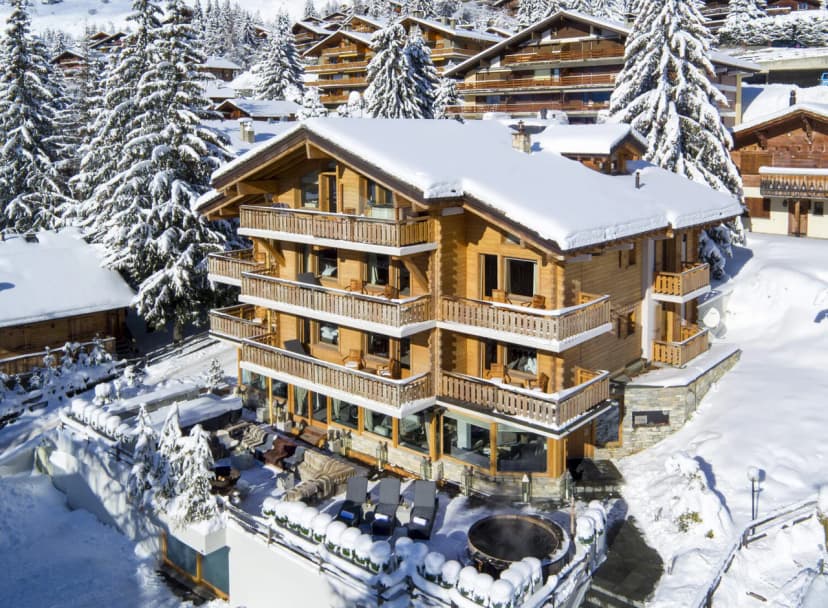 GRAND SPECTACULAR CHALET WITH INDOOR JACUZZI AND STEAM ROOM