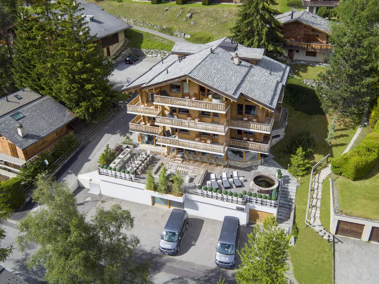 GRAND SPECTACULAR CHALET WITH INDOOR JACUZZI AND STEAM ROOM photo 3