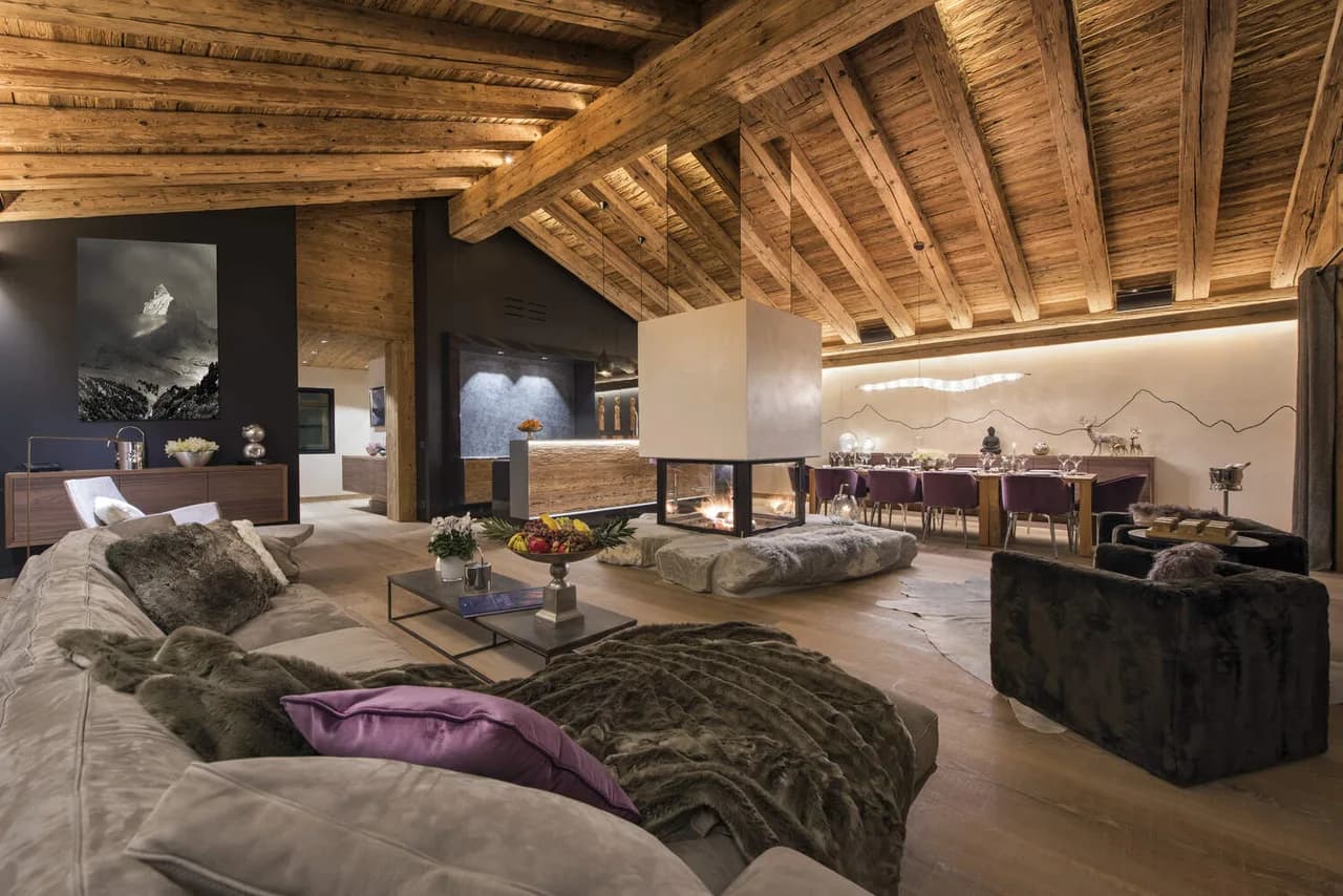 ENCHANTING AUTHENTIC CHALET WITH JACUZZI AND SAUNA photo 2