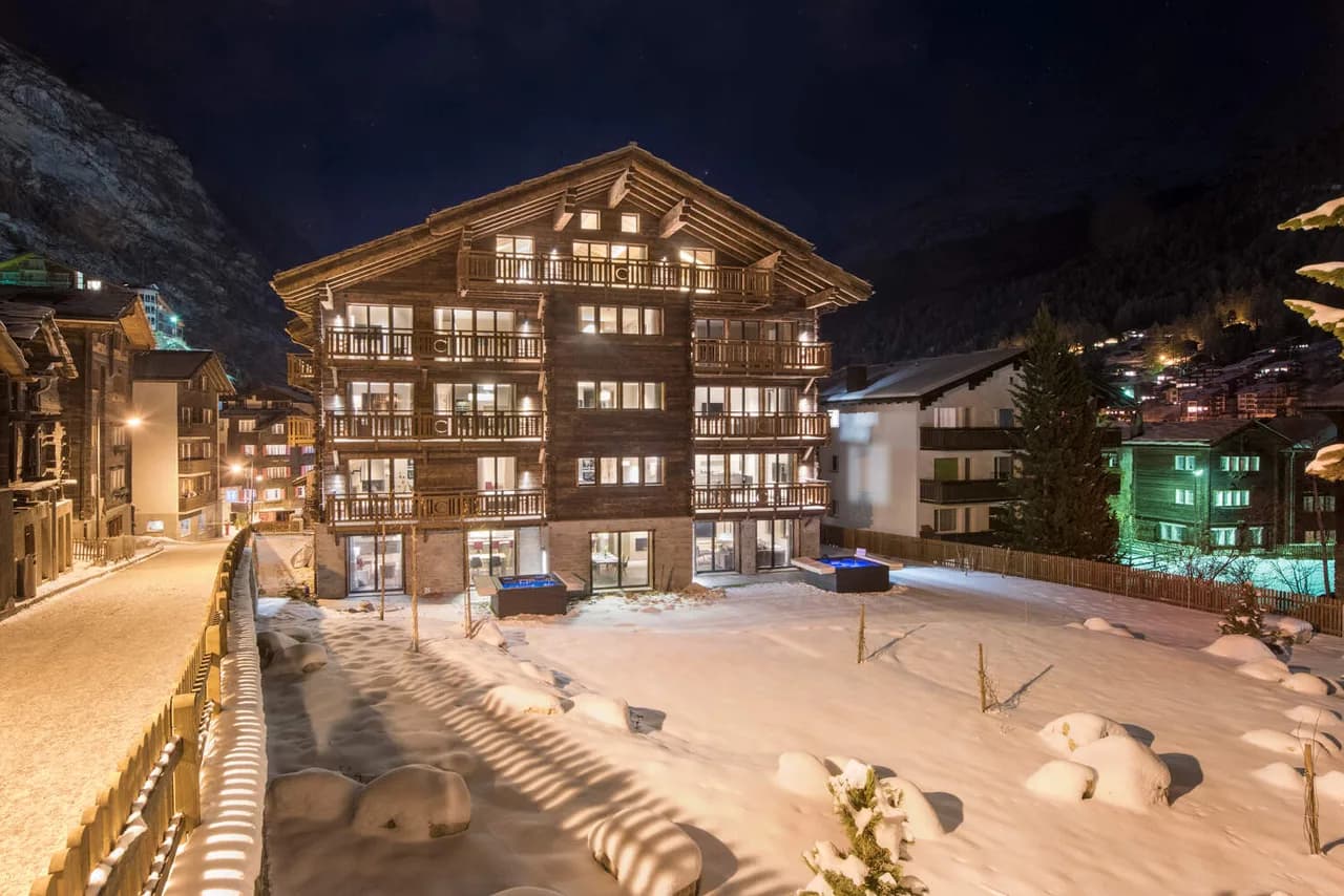 MODERN WOODEN CHALET WITH JACUZZI, SAUNA AND MASSAGE ROOM photo 2