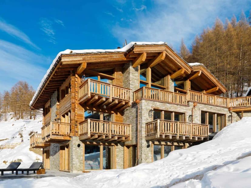 BEAUTIFUL GRAND CHALET WITH STEAM ROOM, SAUNA AND JACUZZI