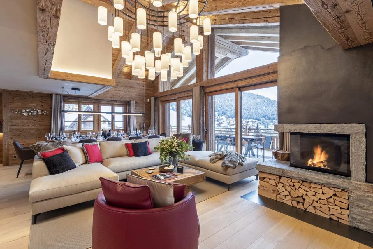 SPECTACULAR HOUSE WITH OUTDOOR JACUZZI AND PICTURESQUE MOUNTAIN VIEWS photo 2