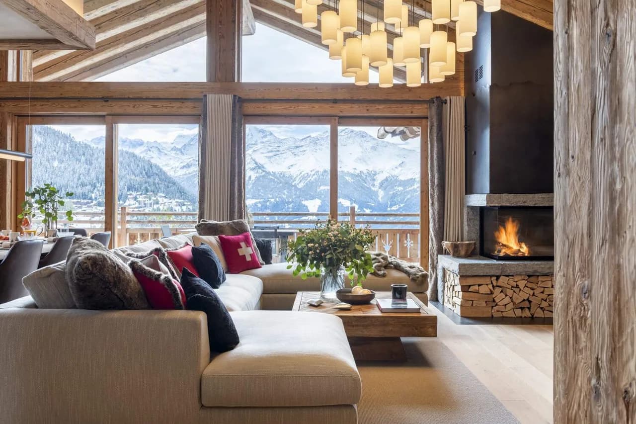SPECTACULAR HOUSE WITH OUTDOOR JACUZZI AND PICTURESQUE MOUNTAIN VIEWS photo 3