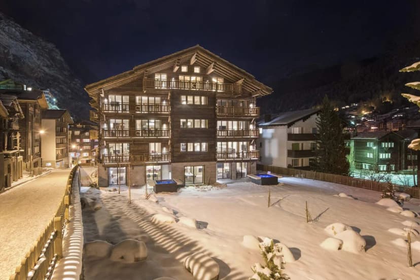 ALLURING APARTMENT WITH OUTDOOR JACUZZI AND BREATHTAKING MOUNTAIN VIEWS