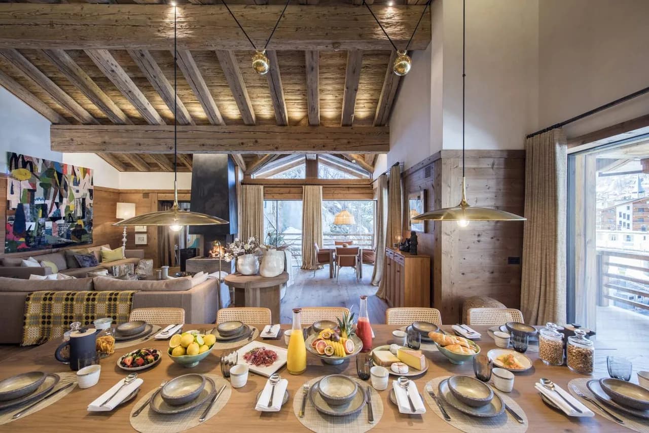 GRAND PRISTINE CHALET WITH JACUZZI AND STEAM ROOM photo 2