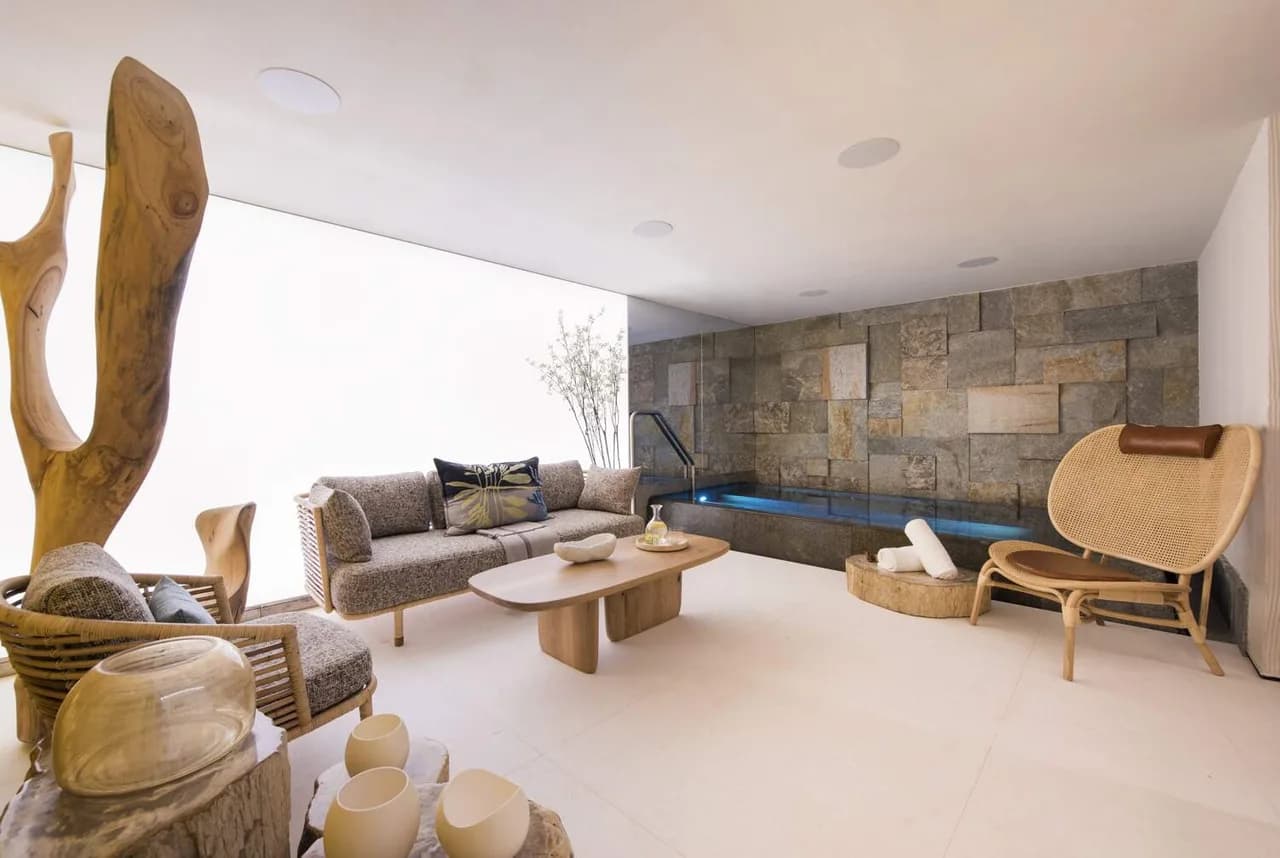 GRAND PRISTINE CHALET WITH JACUZZI AND STEAM ROOM photo 3