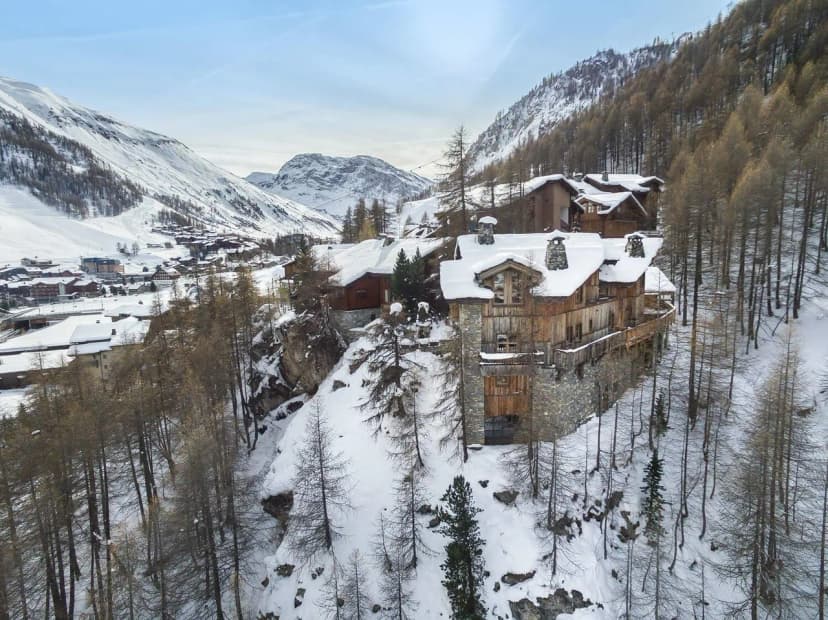 GRAND AUTHENTIC CHALET WITH POOL AND JACUZZI