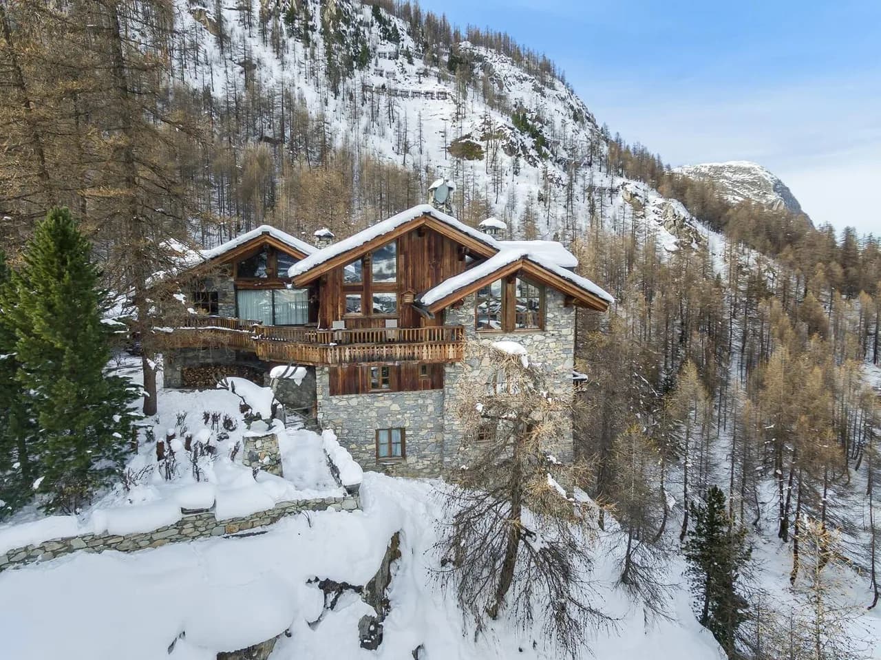 GRAND AUTHENTIC CHALET WITH POOL AND JACUZZI photo 3