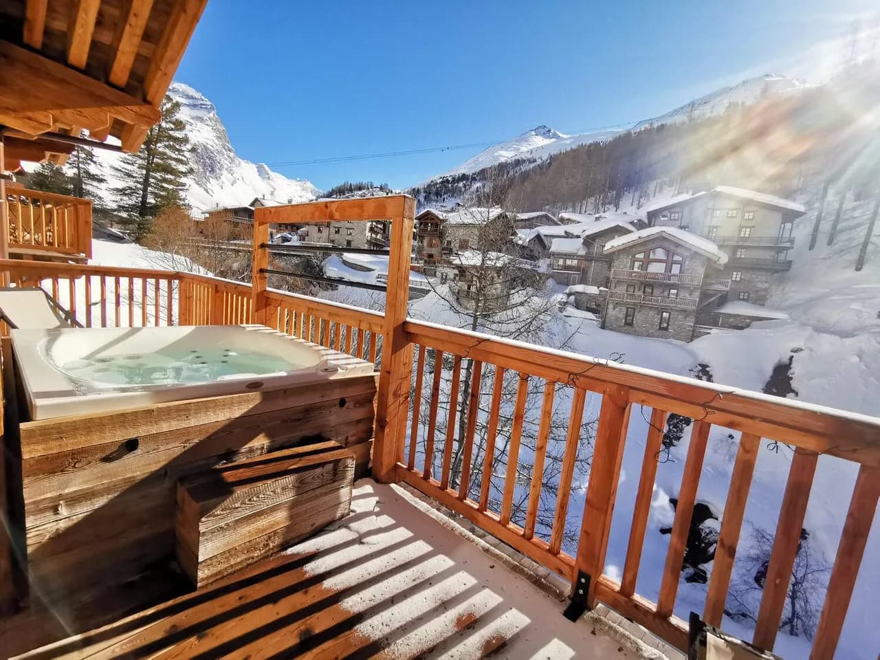 OPULENT COZY CHALET WITH JACUZZI AND HOME THEATER photo 3