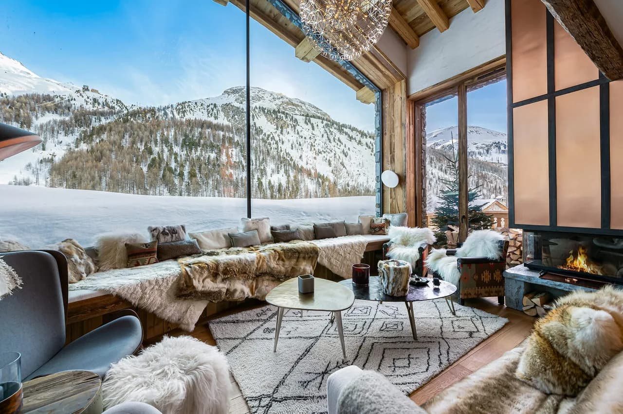 IMPRESSIVE CHIC CHALET WITH SAUNA AND POOL photo 2