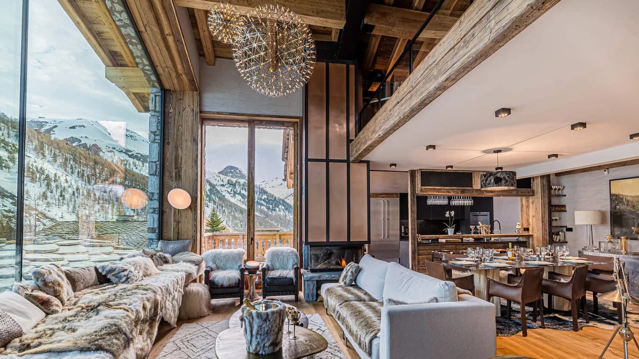 IMPRESSIVE CHIC CHALET WITH SAUNA AND POOL photo 3