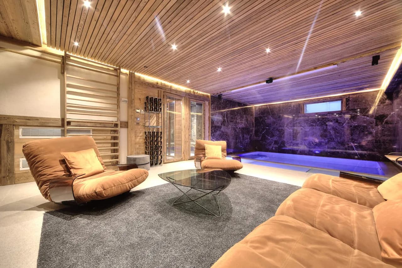MODERN AUTHENTIC CHALET SAUNA AND HEATED POOL photo 5