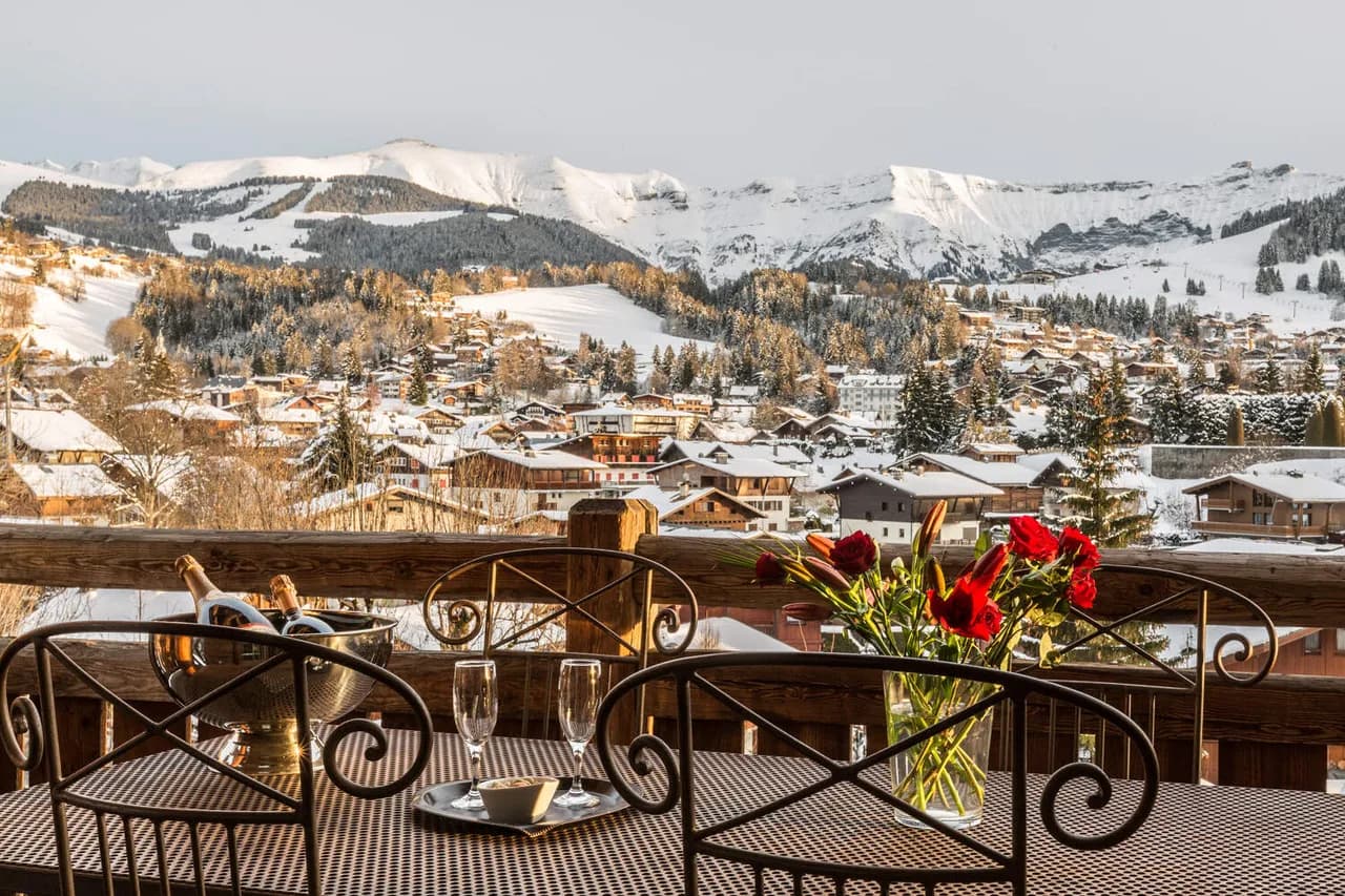 GLAMUROUS CHALET WITH SAUNA, HEATED POOL AND MASSAGE ROOM photo 2