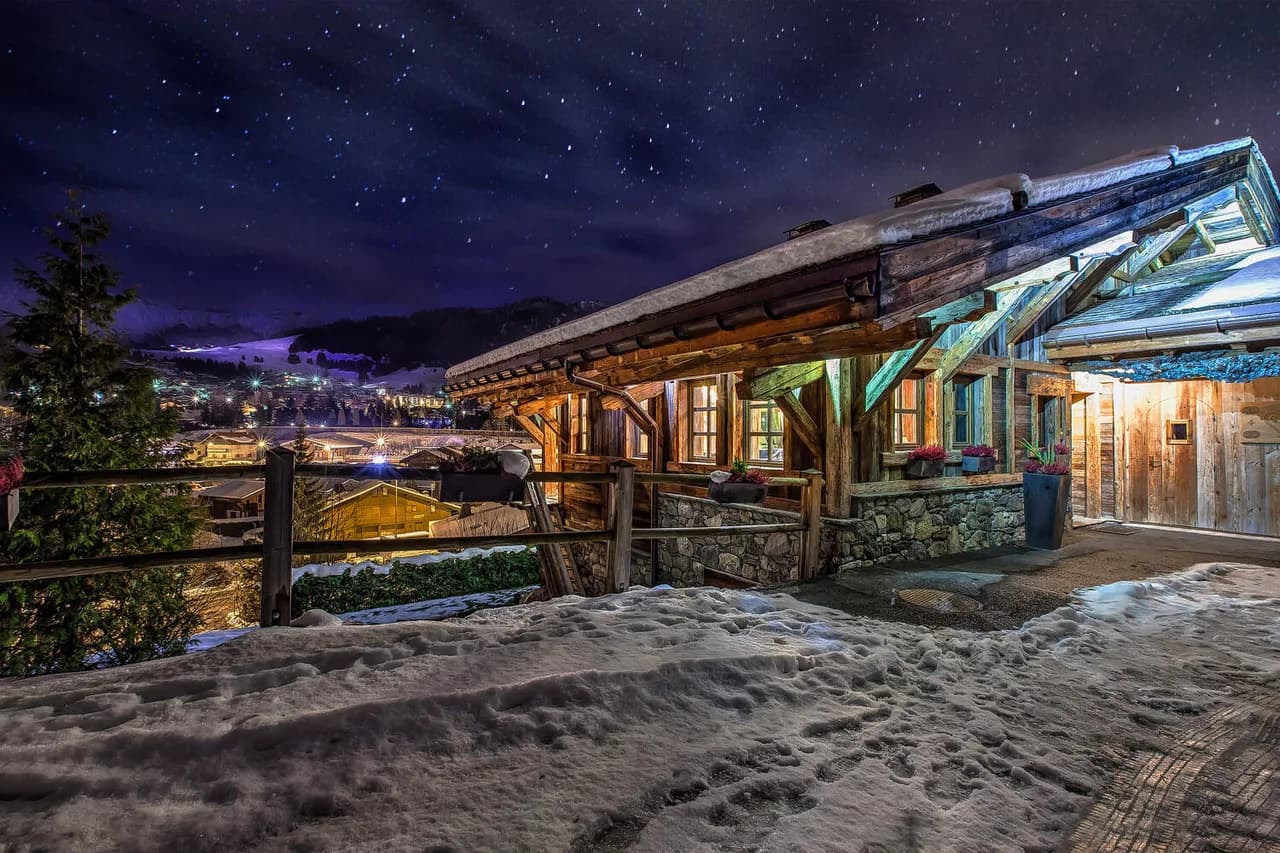 GLAMUROUS CHALET WITH SAUNA, HEATED POOL AND MASSAGE ROOM photo 3