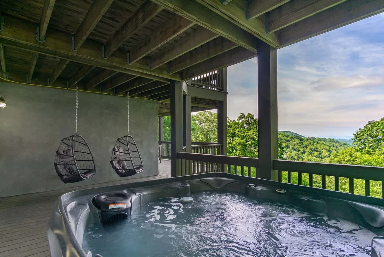 Golf Course View Villa in Weaverville, North Carolina photo 3